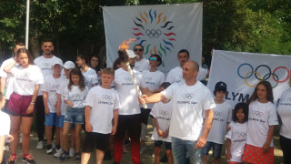 Серафим Бързаков символично запали олимпийския огън в Благоевград