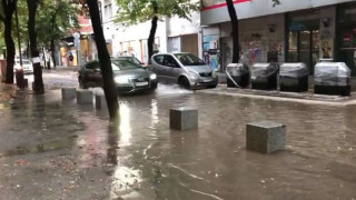 Щети от поройния дъжд и светкавиците в София