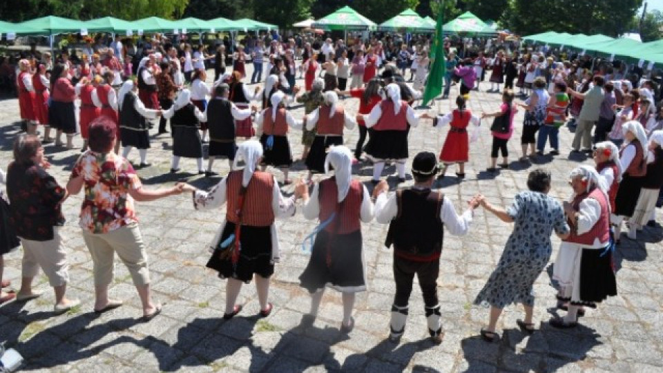 850 фолклористи на Капански събор в Разград | StandartNews.com