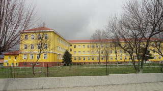Обновяват с европари най-голямото училище в Момчилград