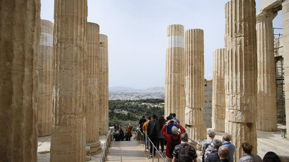 Затварят Акропола заради жегите | StandartNews.com
