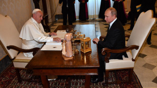 Путин закъсня с 50 минути за среща с папата
