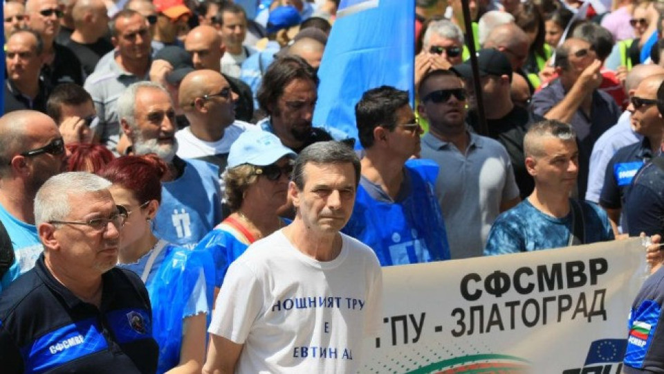 Полицейски протест вгорчава празника на МВР | StandartNews.com