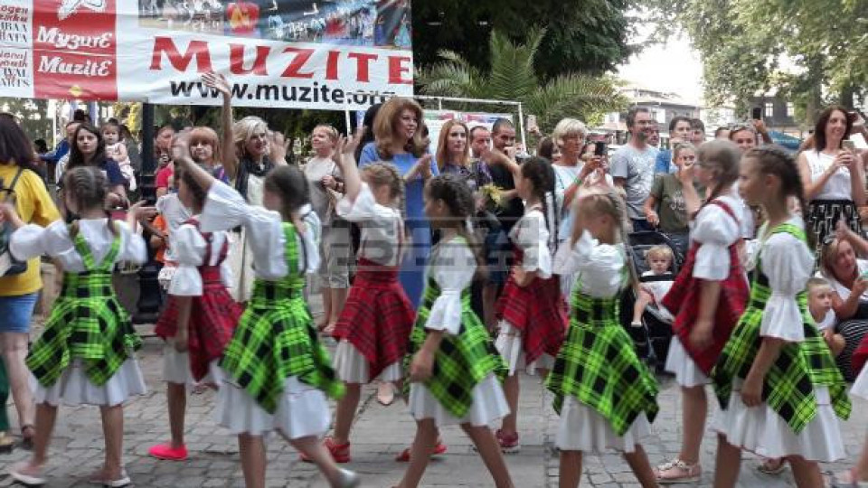 Илияна Йотова откри фестивала на изкуствата „Музите” в Созопол | StandartNews.com