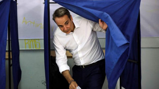 Мицотакис на крачка от премиерския пост в Гърция