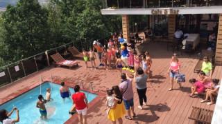 В Момчилград учат над 110 деца да плуват