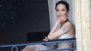 Анджелина Джоли "превзе" Париж (СНИМКИ)