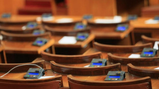 Гласуват по ветото върху текстовете за къмпингуване