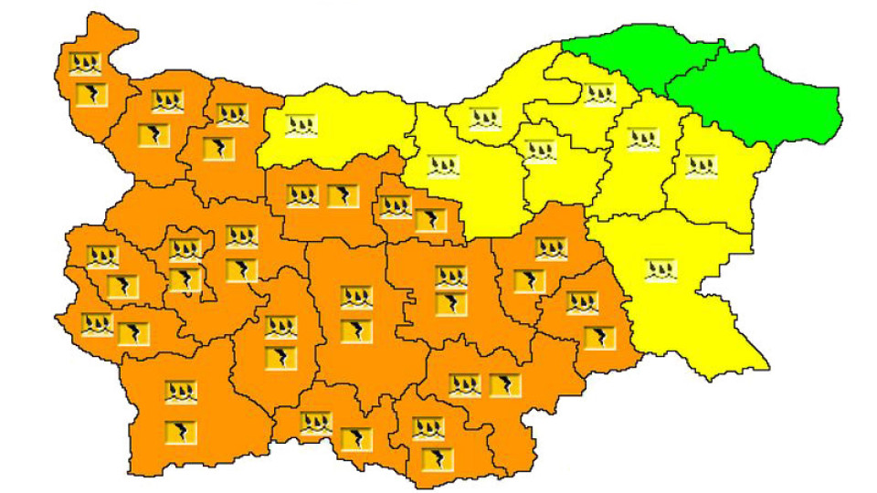 Оранжев код за тежки валежи в 18 области | StandartNews.com