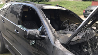 Кола изгоря на паркинг в Казанлък