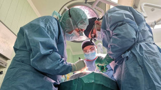 Столетничка издържа операция за махане на тумор