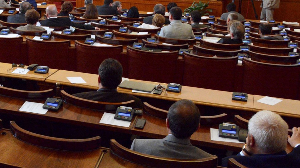 Парламентът заседава извънредно днес | StandartNews.com