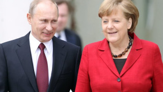 Путин поздрави Меркел за юбилея й на немски