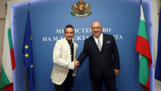 Министър Кралев се срещна с Мартин Чой