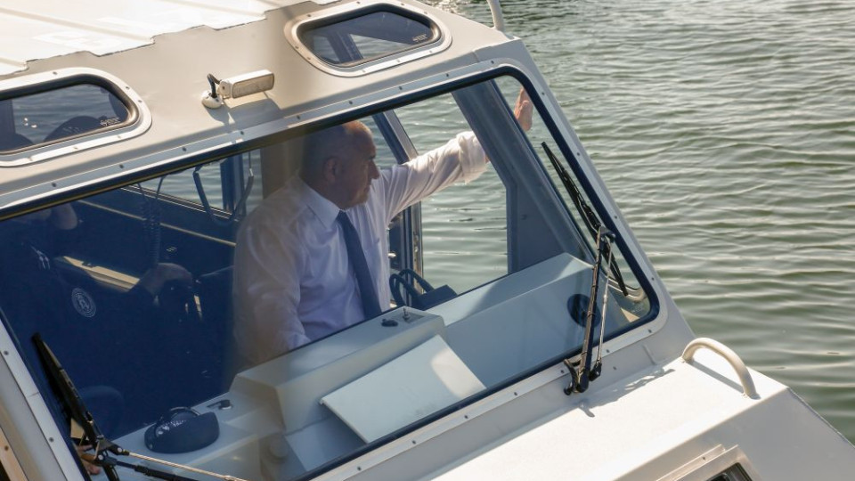 Борисов отплава от Варна с катер | StandartNews.com