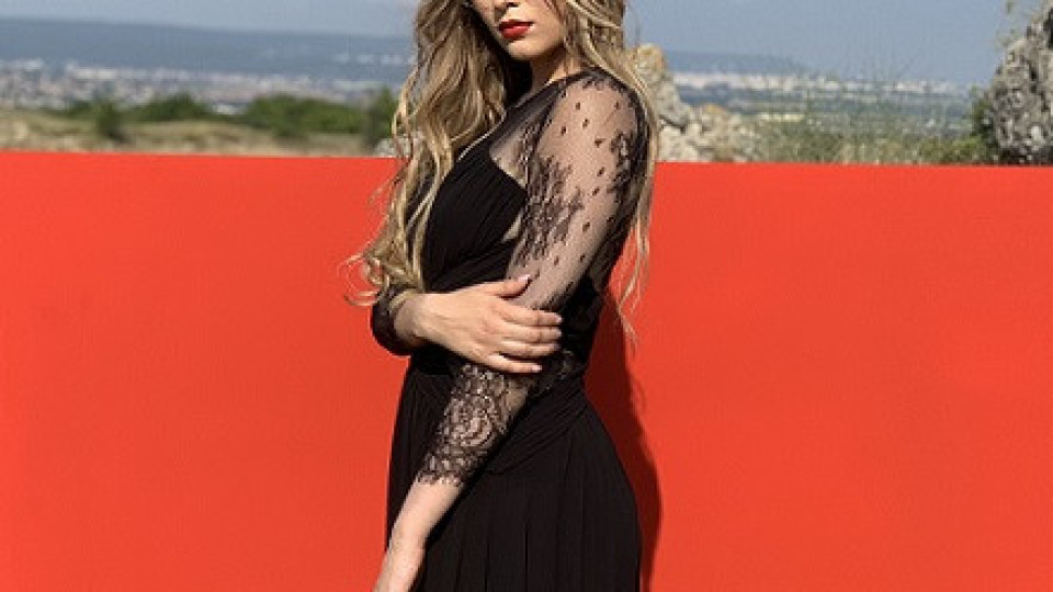 Дара Екимова пее на гръцки в летен хит | StandartNews.com