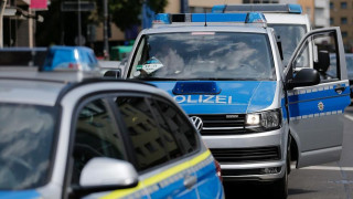 Самолет се заби в сграда в Германия, трима загинаха