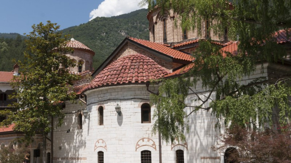 Реставрират стенопис от ХIV век в Бачковския манастир | StandartNews.com
