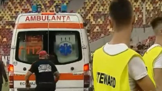 Треньор колабира по време на мач в Румъния