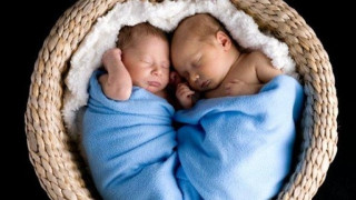 Майка на 8 деца избяга от болница и изостави близнаци
