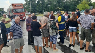 Свиневъди блокираха пътя Сливен-Ямбол