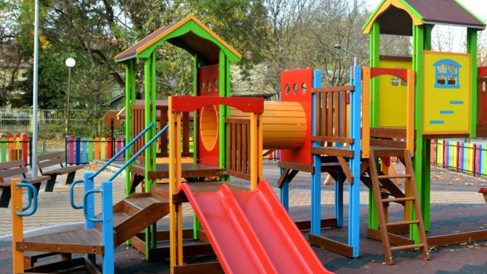 Изграждат нови детски площадки | StandartNews.com