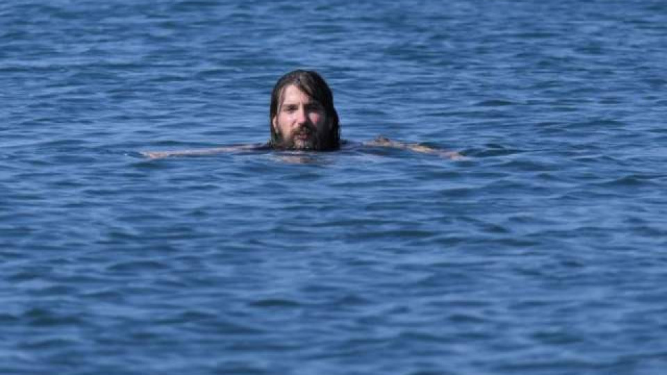 Нашенец плува 17 часа в 14-градусова вода | StandartNews.com