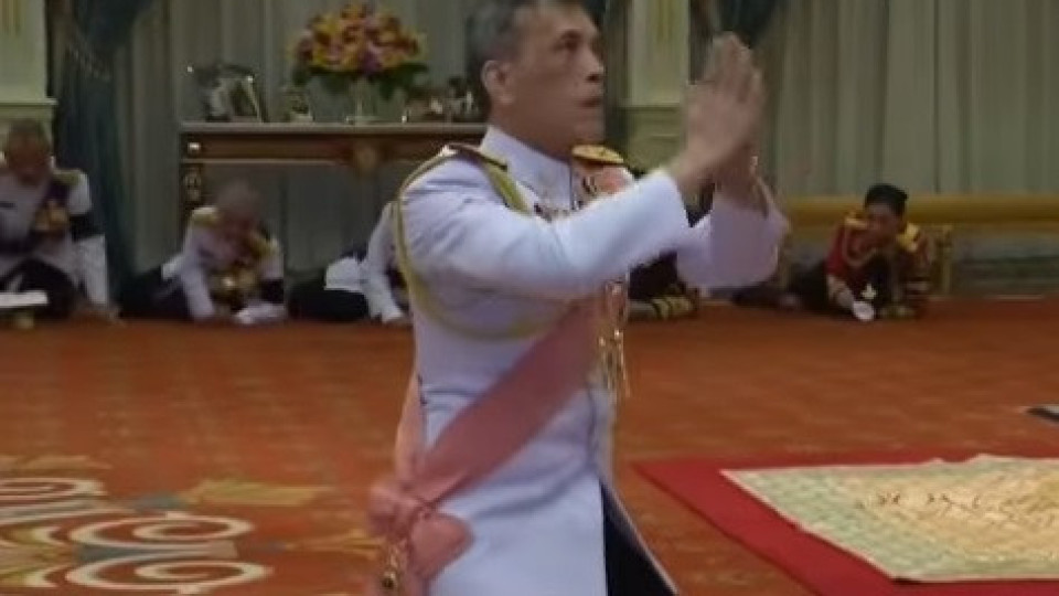 В Тайланд: Официална церемония за любовницата на краля | StandartNews.com