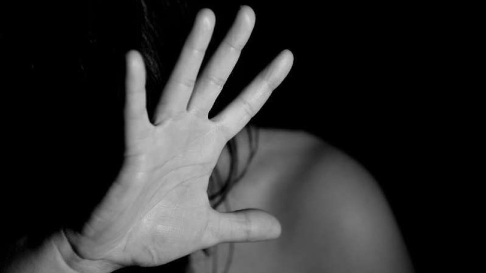 Зверство! Жена преби и наряза мъжа си в София | StandartNews.com