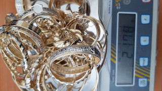 Чанта "изплю" 1,3 кг златни бижута на Кап Андреево