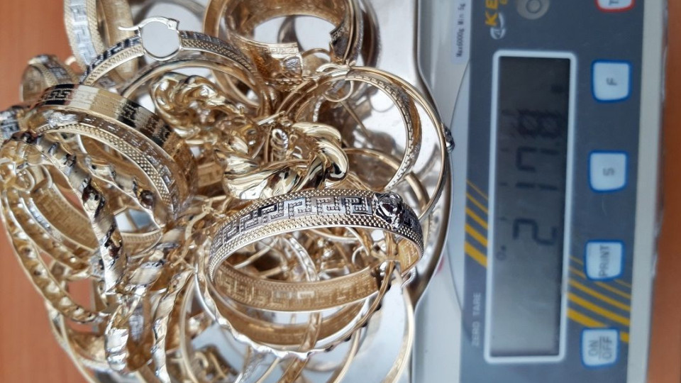 Чанта "изплю" 1,3 кг златни бижута на Кап Андреево | StandartNews.com