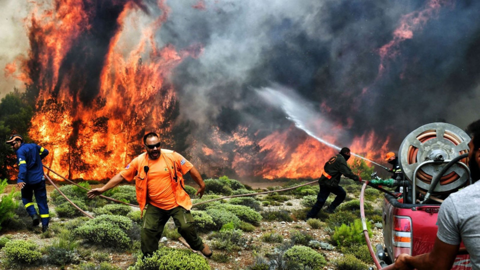 Десетки пожари тормозят Гърция в ада на жегите | StandartNews.com