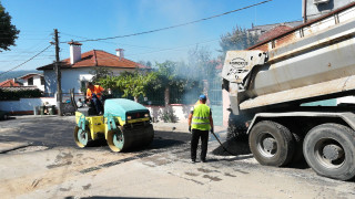 Асфалтират улица в село Бело Поле