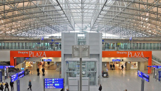 35 нашенци увиснаха на летището във Франкфурт