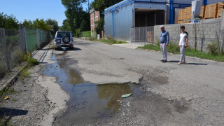 Обновяват улица в промишлената зона в Момчилград