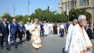 Стотици уважиха празника на Варна