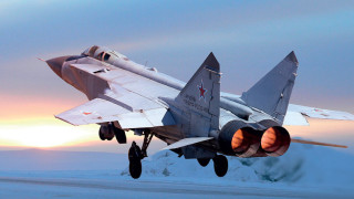 Руски МиГ-31 преследва "врагове" в космоса