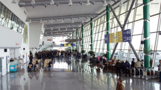 "Бомба" затвори и летище Пловдив