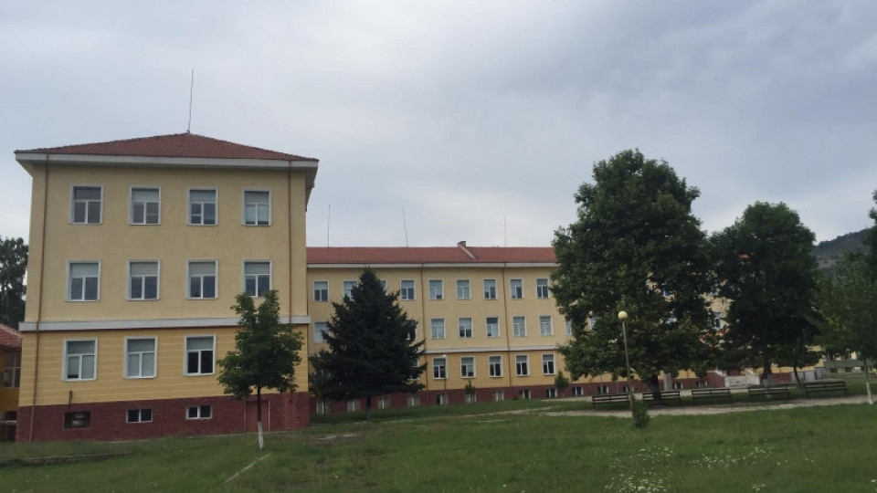 Най-голямото училище в Момчилград с нов облик | StandartNews.com