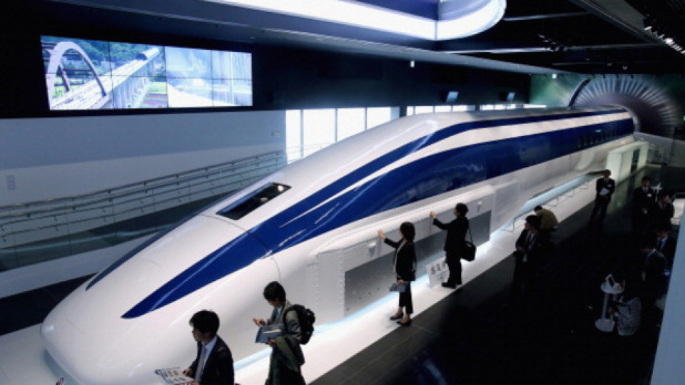 С 280 км/ч и с отворена врата хвърчи японски влак | StandartNews.com