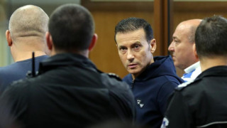 Адвокат на Платини защитава Миню Стайков в съда
