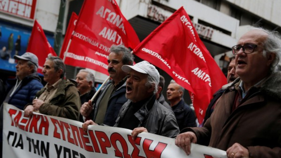 Гърция спира "златните" пенсии по €25 хил. | StandartNews.com
