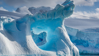 Прах от звездни експлозии в снега на Антарктида