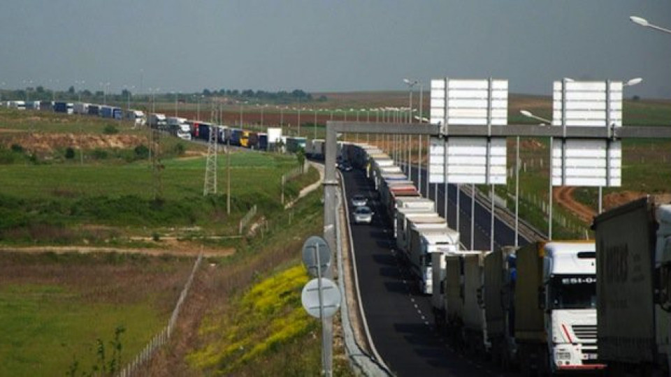 9 километра опашка от коли на „Дунав мост 2” | StandartNews.com