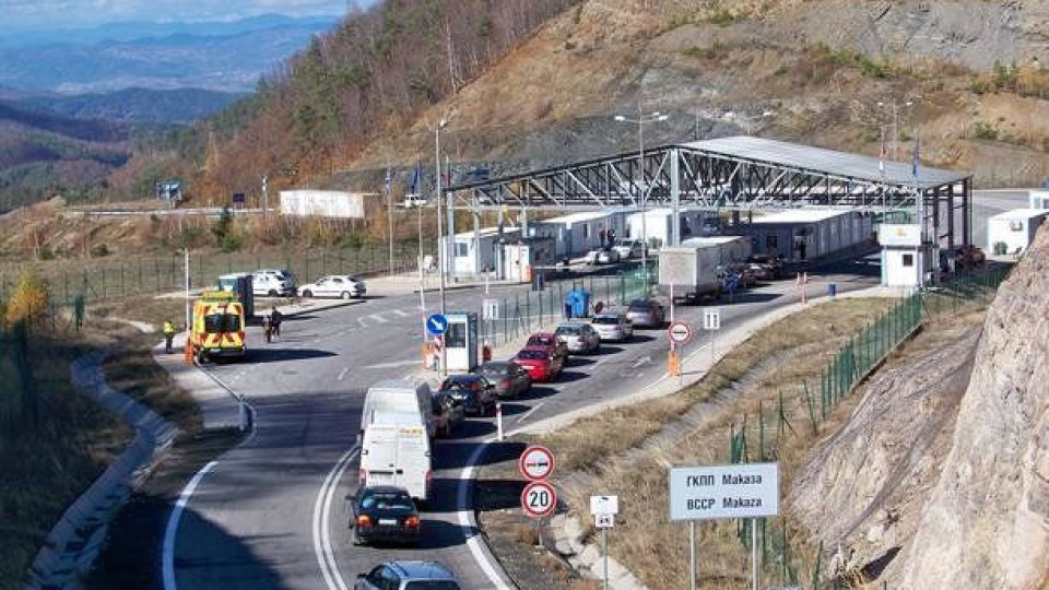 По границите ни стана страшно. Километрични опашки | StandartNews.com