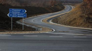 Възстановиха движението към Маказа след катастрофата