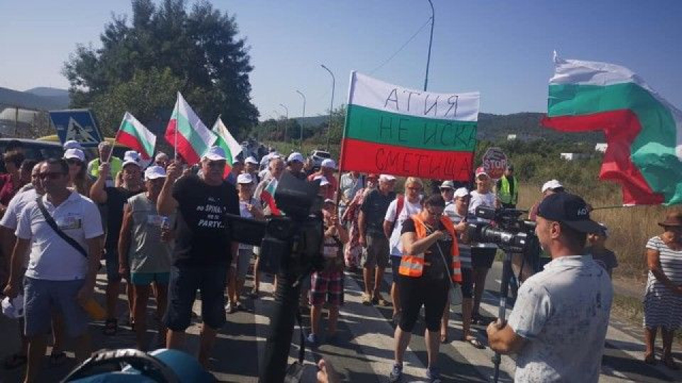 Нено Димов гаси протест в Атия срещу опасно сметище | StandartNews.com