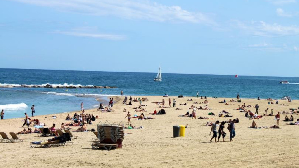 Изпразниха плаж в Барселона | StandartNews.com
