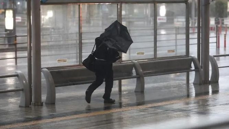 Евакуират 710 000 души в Япония заради порои | StandartNews.com