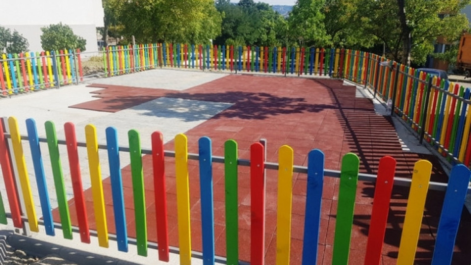 Нови детски площадки за малчуганите на Благоевград | StandartNews.com